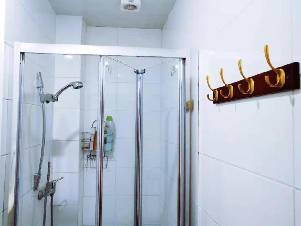 Cozy With Share The Bathroom And Kitchen Habitación en casa particular *